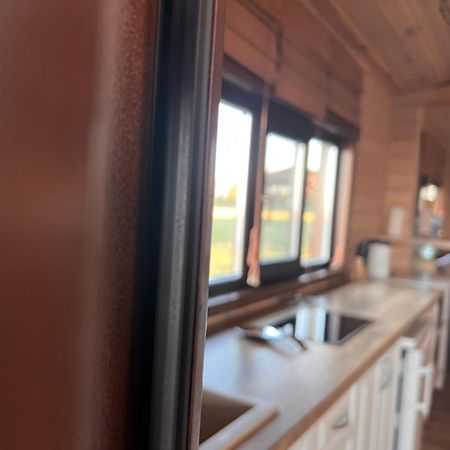 Хомене Villa Rzhyshchiv Ngoại thất bức ảnh