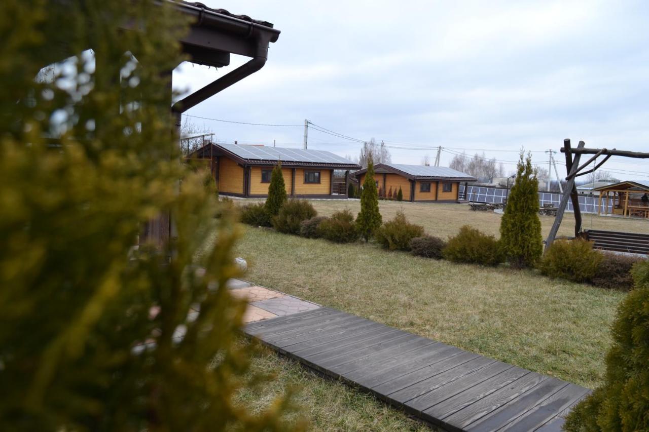 Хомене Villa Rzhyshchiv Ngoại thất bức ảnh