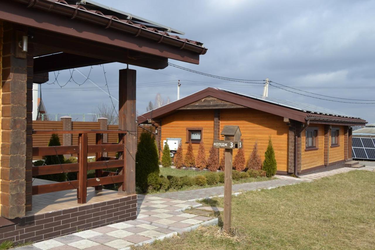 Хомене Villa Rzhyshchiv Ngoại thất bức ảnh