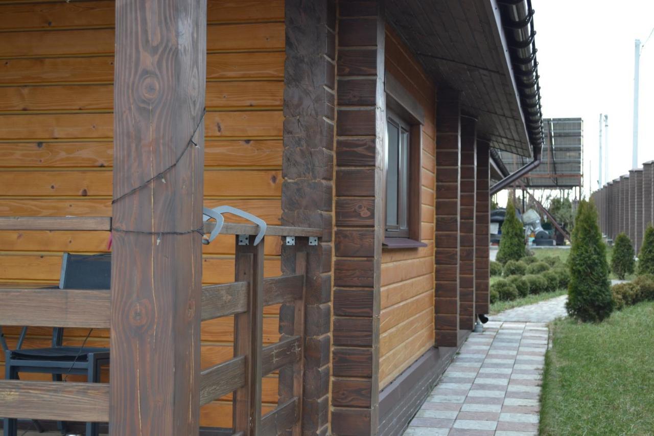 Хомене Villa Rzhyshchiv Ngoại thất bức ảnh