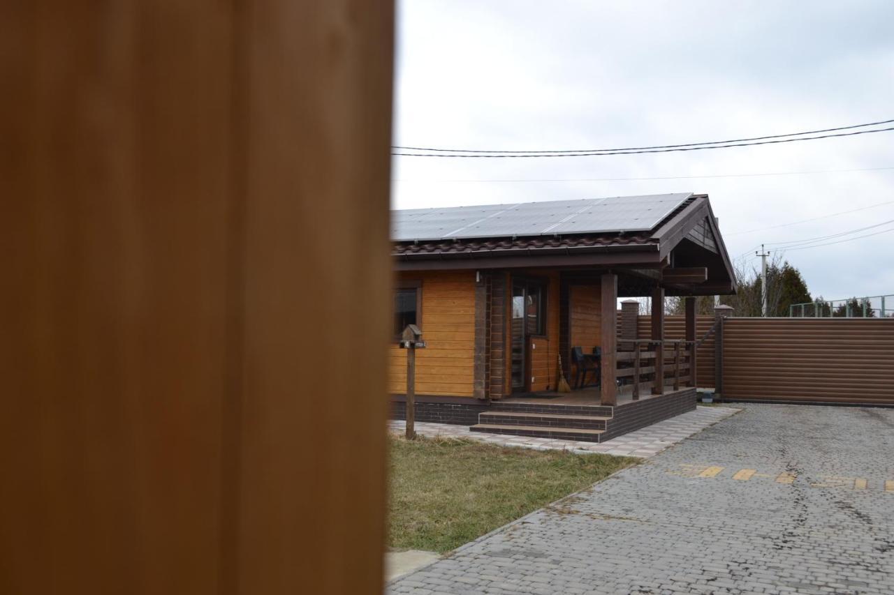 Хомене Villa Rzhyshchiv Ngoại thất bức ảnh