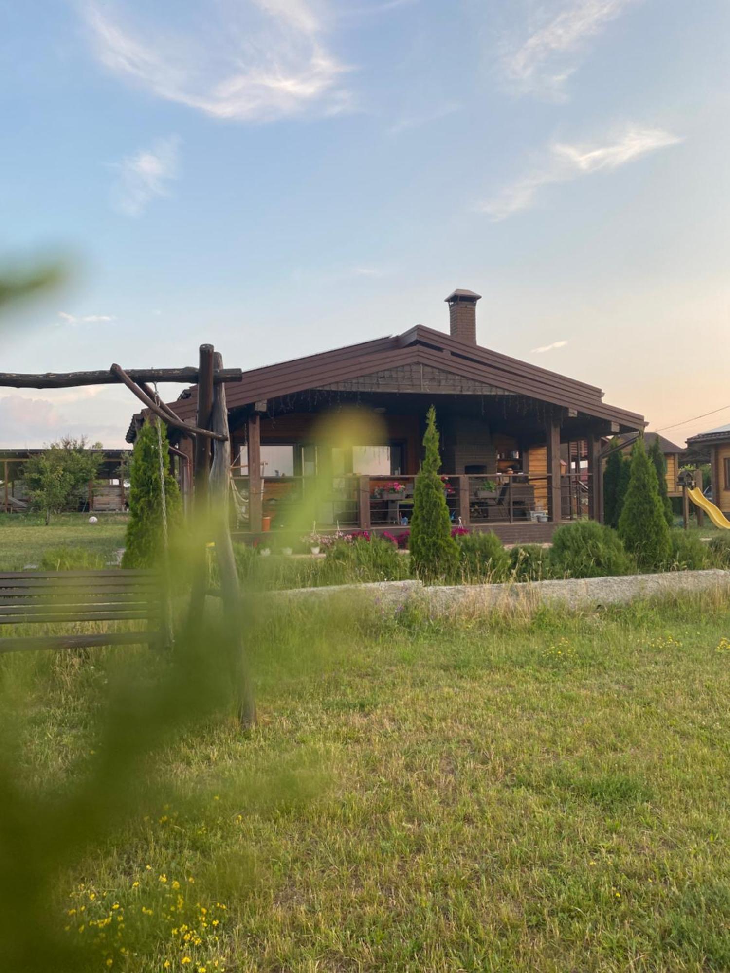Хомене Villa Rzhyshchiv Ngoại thất bức ảnh