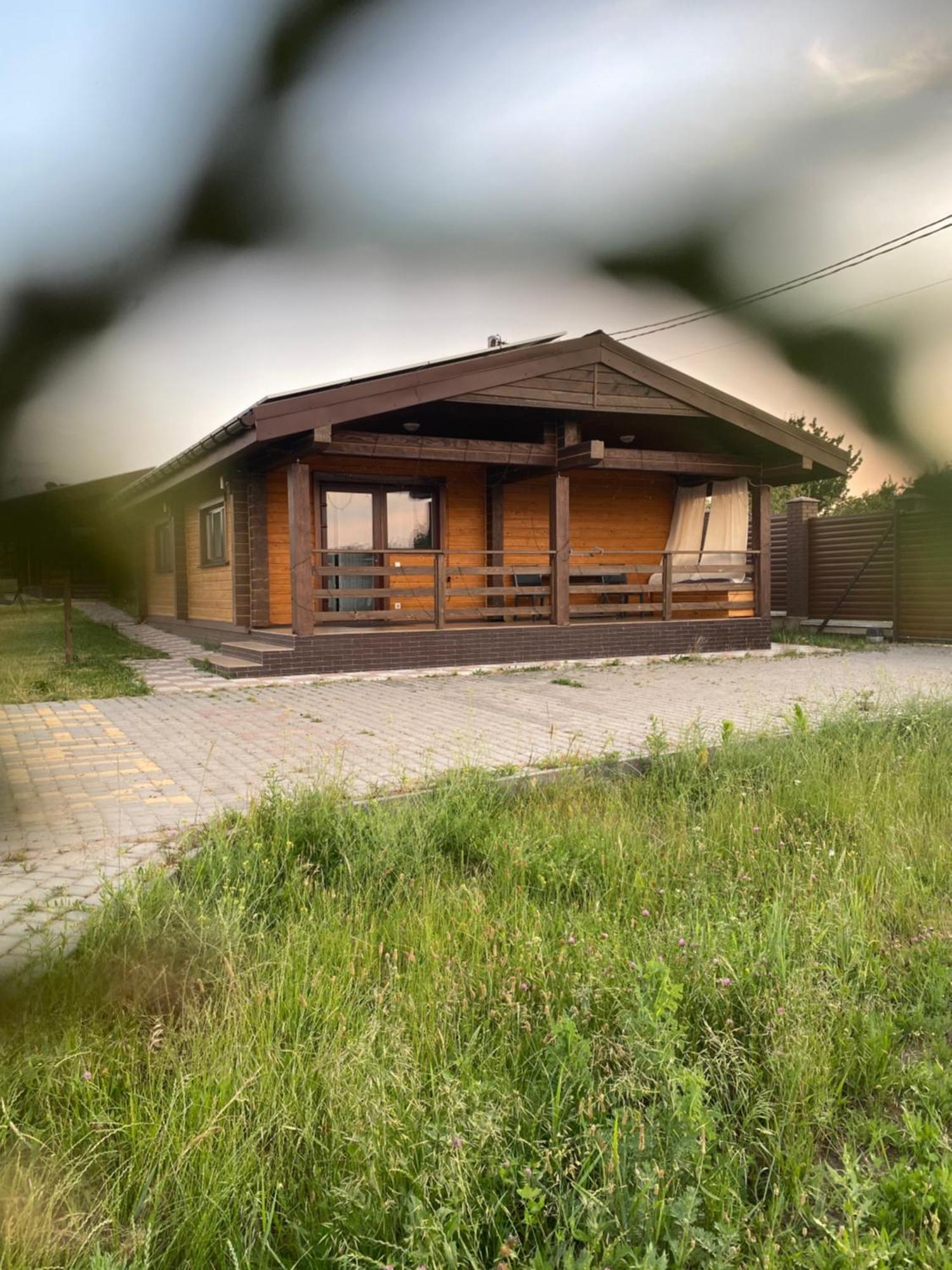 Хомене Villa Rzhyshchiv Ngoại thất bức ảnh