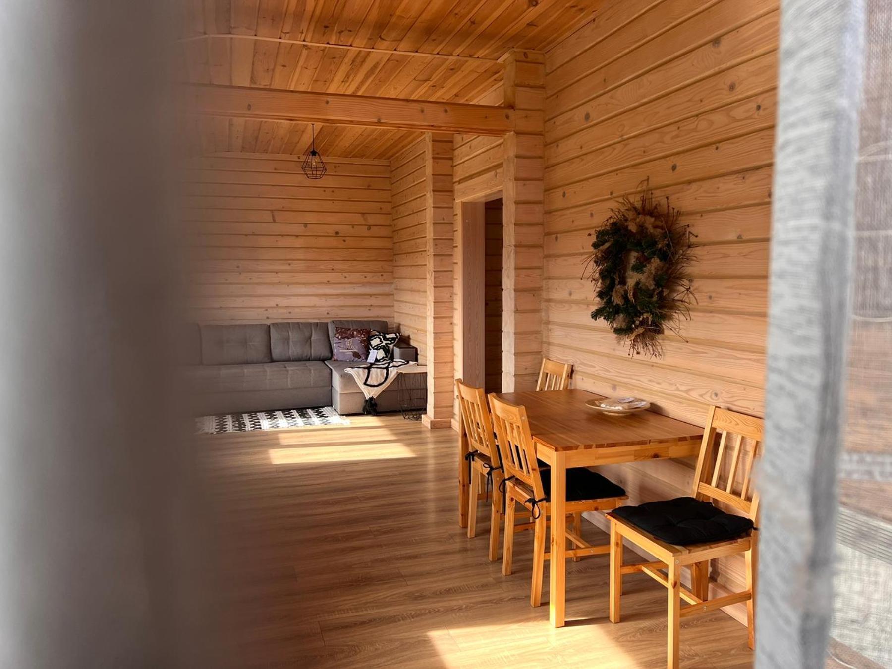 Хомене Villa Rzhyshchiv Ngoại thất bức ảnh